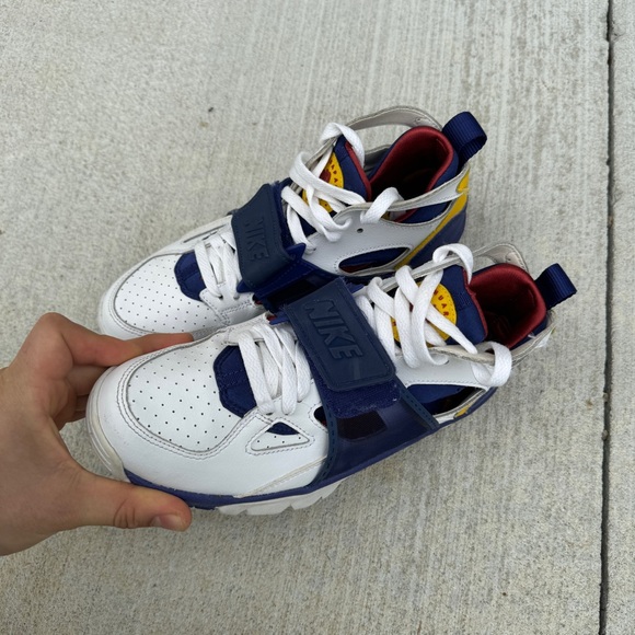 Men’s white Nike Huaraches shoes - Picture 4 of 8